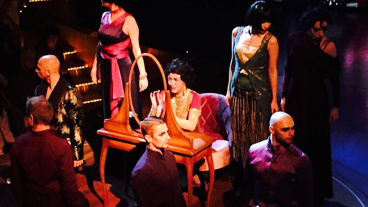 Kultur auf dem Kreuzfahrtschiff: Das Stück "Mondän" wurde extra für die Aida Stella geschrieben. Foto: Frank Förtsch