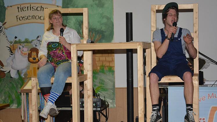 "Kindermund tut Weisheit kund" - dies zeigten Melanie Rüttiger und Daniel Albert in ihrem Sketch. Foto: Björn Hein