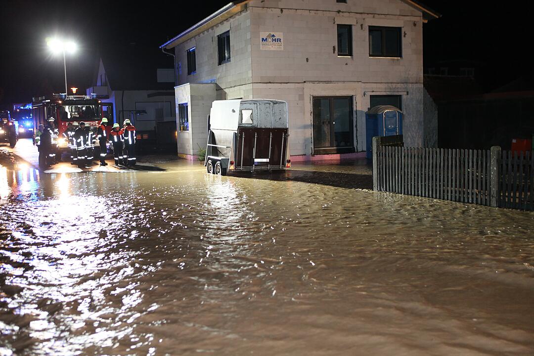 Hochwasser in Franken: In der Nacht zum Freitag kam es in Ansbach zu teils schweren Überschwemmungen