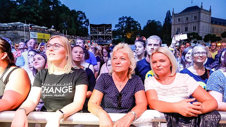 Begeisterten die rund 5000 Besucher: Revolverheld bei ihrem Open-Air-Konzert auf dem Schlossplatz. Matthias Hoch