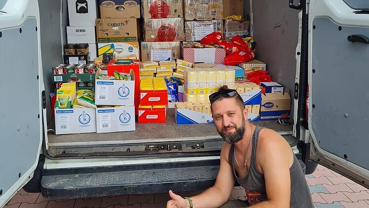 Korolov Stanislaw Oleksandrovic hat die Hilfsgüter der Münnerstädter in seinen Transporter umgeladen und bringt sie weiter von Opole (Oppeln) an die ukrainische Grenze. Im Oktober startet der nächste Hilfstransport. Foto