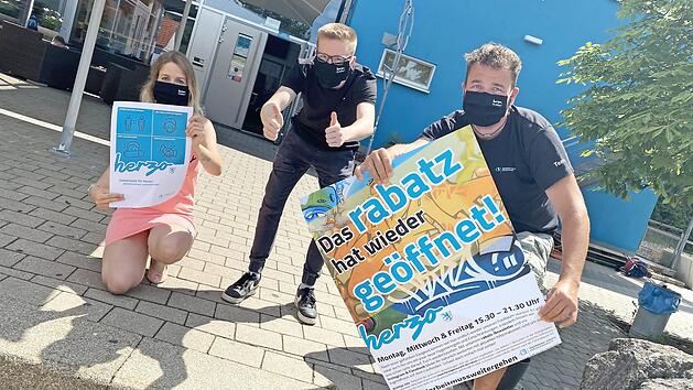 Sabrina Gapp (Berufspraktikantin), Angelo Daum (Bundesfreiwilligendienst) und Thomas Schönfelder (pädagogischer Mitarbeiter) freuen sich auf ihre Besucher. Foto: privat