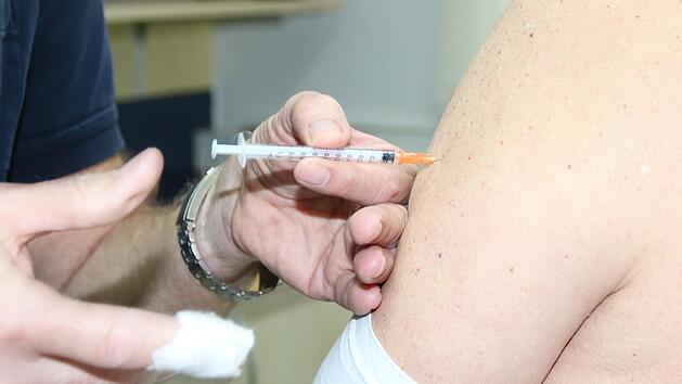 Es wird wieder im Akkord geimpft. Die Szenen vom Jahresanfang wiederholen sich.