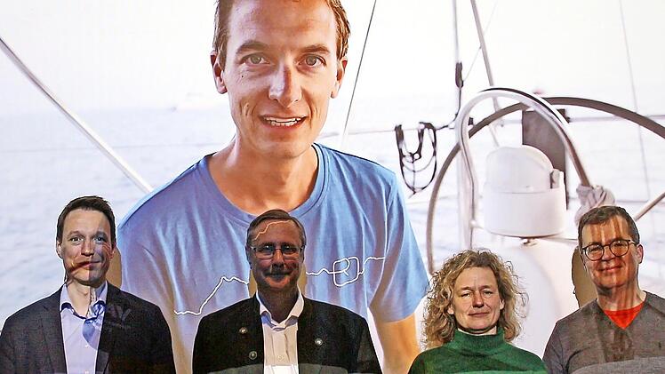 Der neu gew&auml;hlte Vorstand des Alpenvereins: Jugendreferent Lorenz Mrohs, Dritter Vorsitzender Roberto Henkel, der bisherige Vorsitzende Klaus M&uuml;ller, Zweite Vorsitzende Astrid M&uuml;ller, Schatzmeister Reinhold Kraus, Schriftf&uuml;hrer Leonhard Fischer (v...