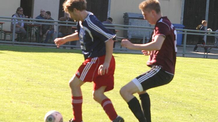 TV-Spielmacher Jens Köhler zieht an seinem Gegenspieler vorbei.
