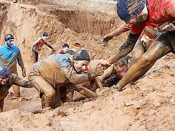 Wer beim Extremlauf Braveheart-Battle mitmacht, muss vor allem Matsch und kaltes Wasser durchqueren. Archivfoto: Barbara Herbst