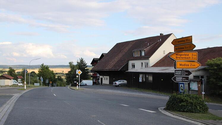 Um diese Straße geht es: Die Lkw kommen vom Buchrasen und fahren durch Oberleichtersbach. Foto: Ulrike Müller