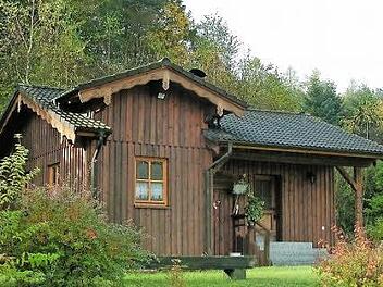 Das schmucke Vereinsheim des Gartenbauvereins Stockheim-Wolfersdorf ist durch Eigenleistung der Hobbygärtner entstanden. Am Sonntag findet dort das Gartenfest statt.  Foto: Gerd Fleischmann
