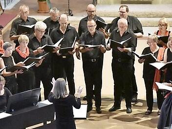 Der ökumenische Kirchenchor unter der Leitung von Kerstin Wrzosok in der Marienkirche Königsberg  Foto: sn