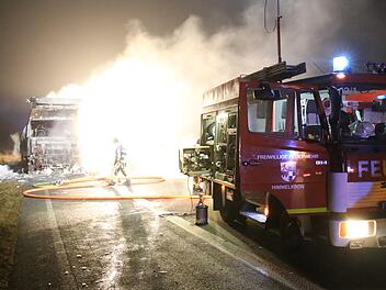 Vollbrand und Vollsperrung auf A7