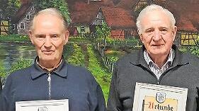 Adolf Schottdorf (links) und Reinhold Heilmann wurden für stolze 65-jährige Mitgliedschaft bei der Freiwilligen Feuerwehr Wittershausen ausgezeichnet.
