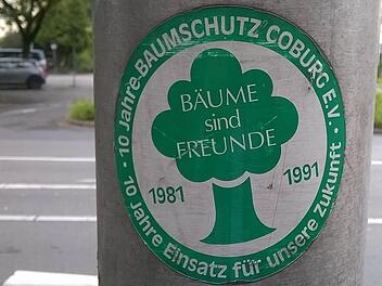 Baumschutz-Coburg-Aufkleber in der HindenburgstraßeFoto: Jochen Berger