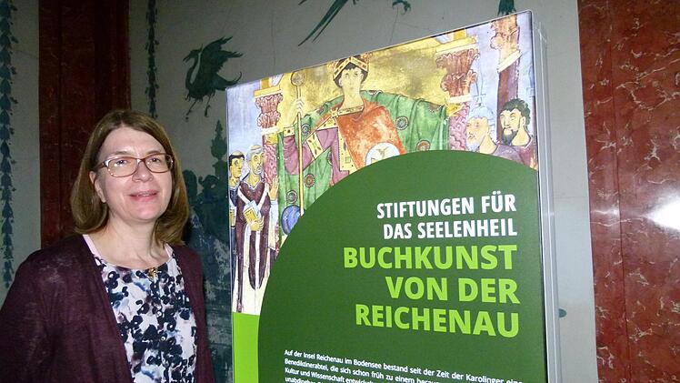 Bettina Wagner, Direktorin der Staatsbibliothek Bamberg, hat für dieaktuelle Ausstellung auch neue Info-Tafeln initiiert.                Foto: Marion Krüger-Hundrup