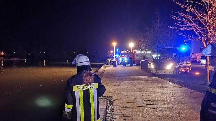 Rettungseinsatz in Kitzingen: Die Feuerwehr wurde alarmiert, weil ein 41-Jähriger in den Main gefallen war.