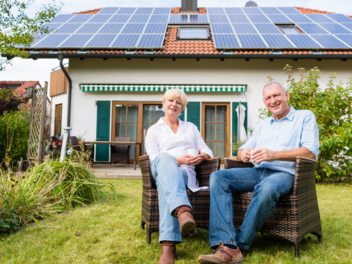 In wenigen Wochen zur Solaranlage mit Stromspeicher - mit diesem Versprechen tritt Enpal an. Ganz einfach mieten.