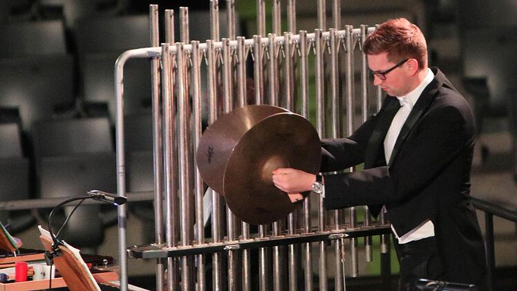 Handball-Sinfonie lautete das Motto eines Gemeinschaftsprojekts zwischen dem Landestheater und dem HSC 2000 Coburg in der HUK-Arena.Foto: Jochen Berger