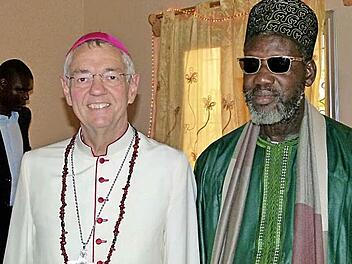 Erzbischof Ludwig Schick kam in diesen Tagen auch mit dem Marabu von Diourbel (Bistum Thiès/Senegal), Baye Dara, zusammen.  Foto: Marion Krüger-Hundrup
