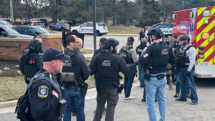 Berichte: Fahrzeug f&auml;hrt in Synagoge in Michigan