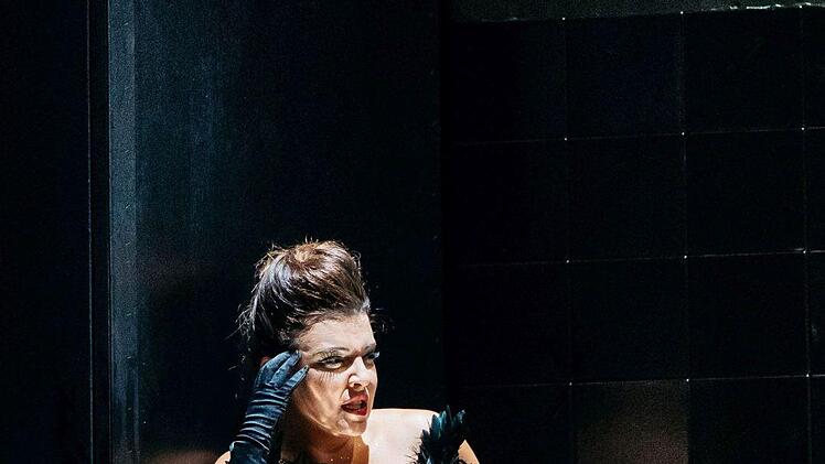 "Die Zauberflöte": Philipp Westerbarkeis Neuinszenierung von Mozarts Oper eröffnete die Spielzeit 2018/2019 am Landestheater Coburg.Foto: Sebastian Buff