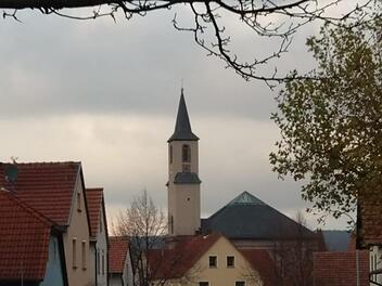 Der Gemeinderat beschloss, dass die Kosten in H&ouml;he von bis zu 16&nbsp;000 Euro f&uuml;r die Reparatur der Glockenanlage der Kirche Sankt Andreas von der Gemeinde Wonfurt &uuml;bernommen werden. Christian Licha