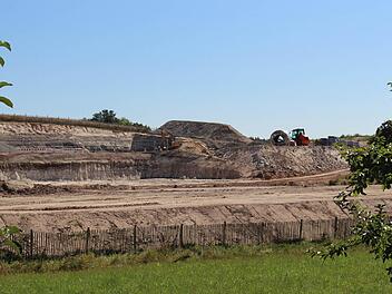 Die strittige Auffüllung in Eckersbach. Im südlichen Bereich wurde ein Baustopp verhängt.  Foto: Evi Seeger