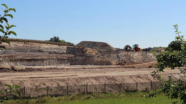 Die strittige Auffüllung in Eckersbach. Im südlichen Bereich wurde ein Baustopp verhängt.  Foto: Evi Seeger