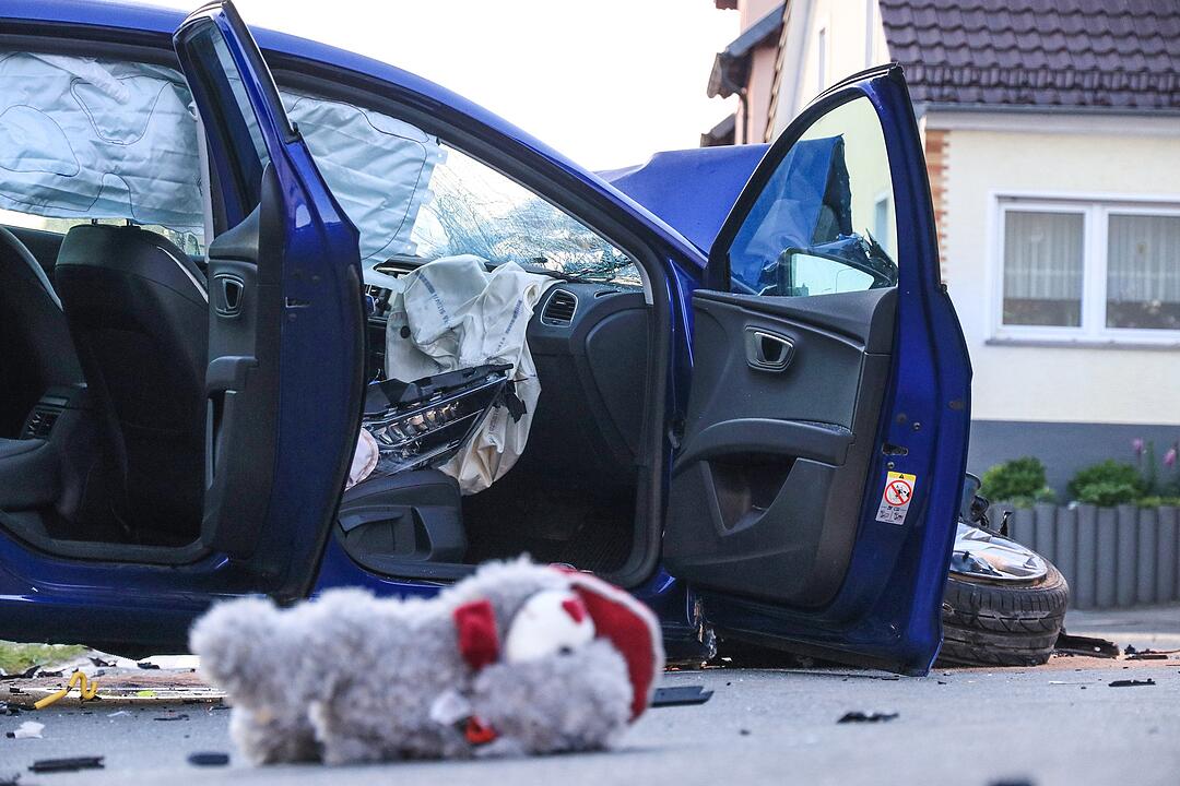 Nach Flucht vor der Polizei: Autofahrer erfasst Fußgänger im Kreis Coburg - drei Menschen teils schwerst verletzt
