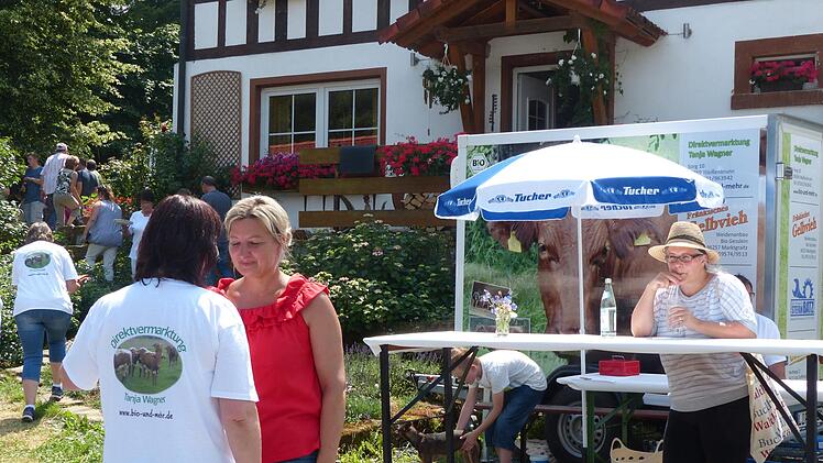 Tanja Wagner vom gleichnamigen Biohof aus Sorg &uuml;berw&auml;ltigte alle G&auml;ste mit einem tol-len Erlebnisprogramm am Hof und einem wunderbar idylllischen Garten zum Genie&szlig;en der selbstgebackenen Kuchen.