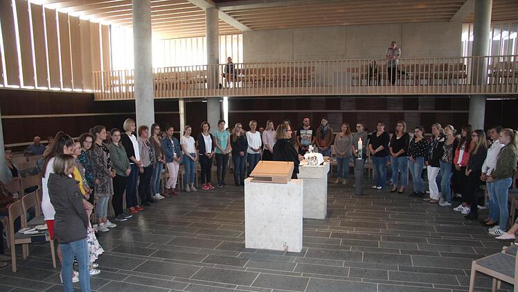 Die neuen Mitarbeiterinnen der letzten zwei Jahre wurden gesegnet.