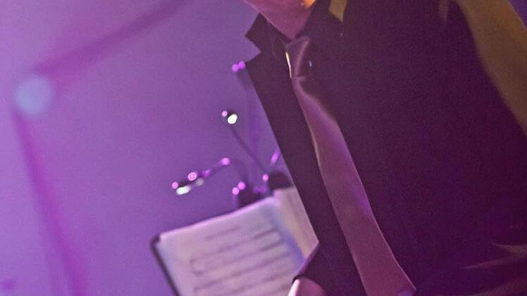 Mitreißender Chorleiter und Bandleader: Moritz Metzner.