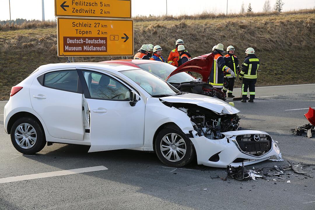 Hof:Unfall auf der A72 mit mehreren Fahrzeugen und Verletzten