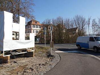 Die Größe entspricht dem künftigen Signet, das allerdings aus verschiedenfarbigen Feldern bestehen wird.  Foto: Arkadius Guzy