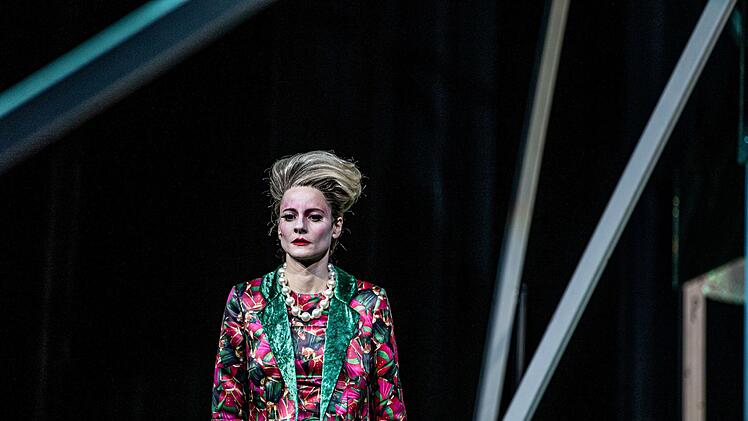 Szene aus der Neuinszenierung von "Hamlet" am Landestheater Coburg.Foto: Annemone Taake