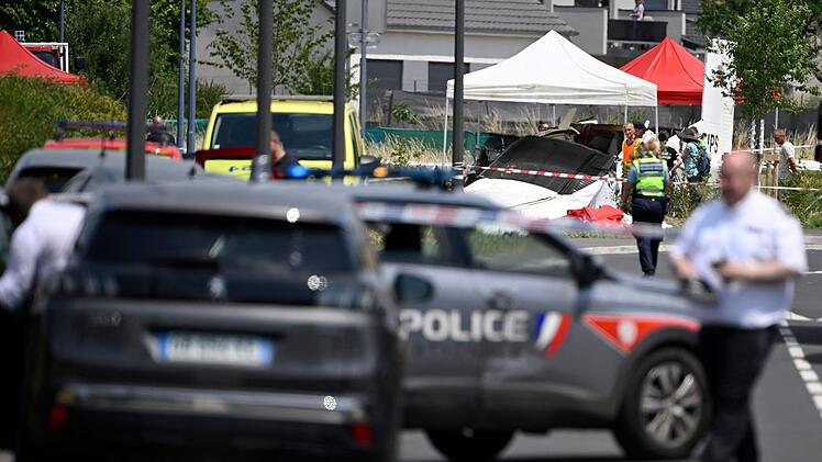 Elf Tote bei Flugzeugabsturz in Frankreich