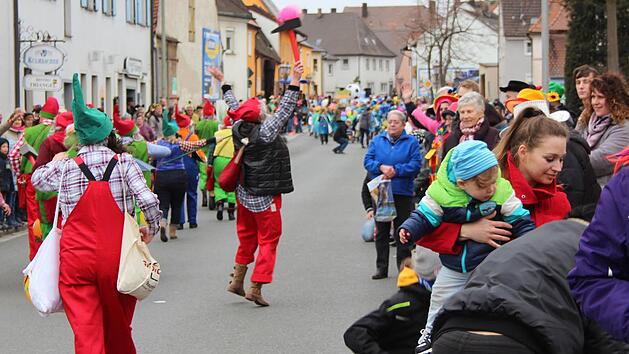 Der Faschingsumzug in H&ouml;chstadt war auch 2017 wieder sehr gut besucht. Foto: Christian Bauriedel