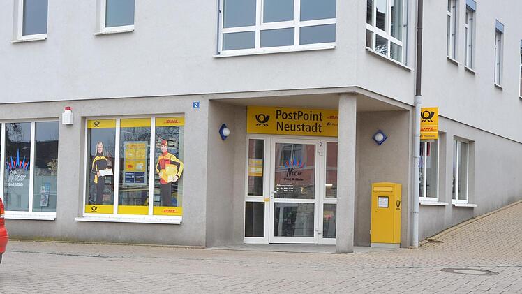 Im Postpoint am Arnoldplatz können Postbankkunden nicht mehr den gewohnten Service abrufen.Rainer Lutz