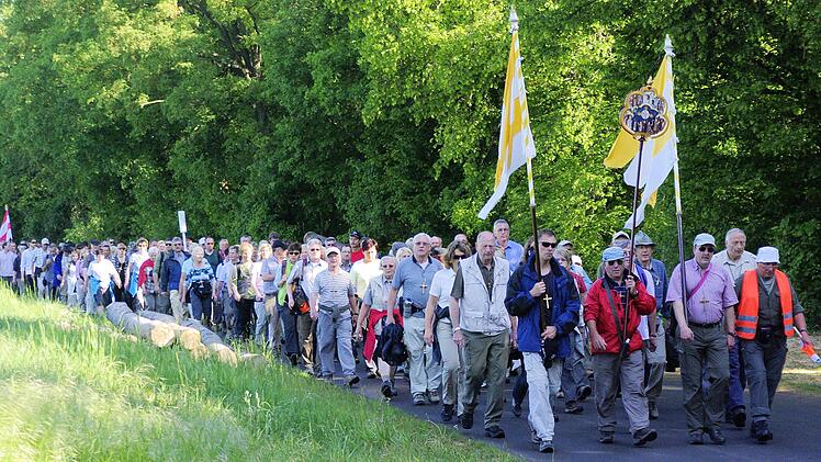 Durch herrliche Natur führt die Wallfahrt im Mai. Winfried Ehling/Archiv