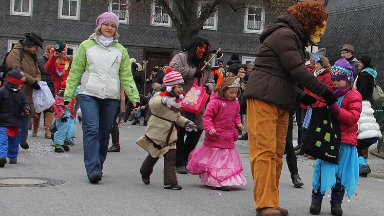 Nach jedem Bonbon wurde sich gestreckt.