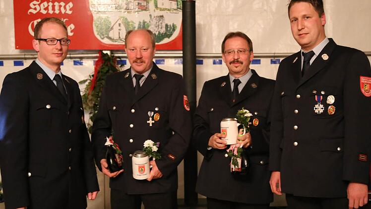 Kommandant Andreas Kirsch, Ehrenkommandant Gregor Dresel, Ehrenvoritzender Erich Kirsch und Vorsitzender Marc Maier Foto: Franz Galster
