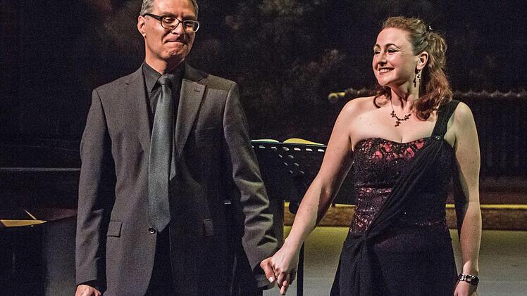 Stefanie Schmitt und Antonio Grimaldi gestalteten einen Liederabend in der Coburger Reithalle.Foto: Jochen Berger