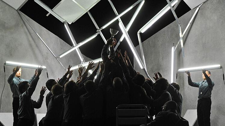 Richard Wagners "Parsifal" feierte Premiere am Landestheater Coburg. Szene aus dem 1. Akt der Neuinszenierung von Jakob Peters-MesserFoto: Andrea Kremper