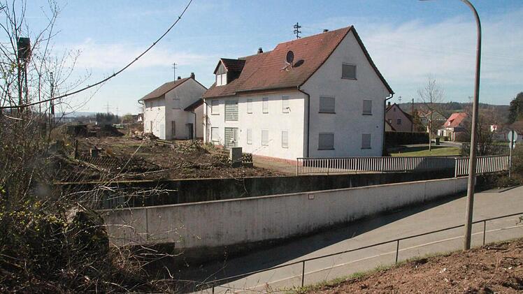 Diese beiden Häuser in der Ebensfelder Sudetenstraße werden in den nächsten Wochen abgerissen.