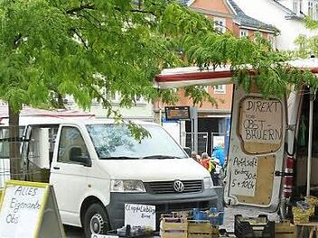 Bei Veranstaltungen wie dem Gemüsemarkt am vergangenen Freitag geht es auf dem Albertsplatz eng zu. Foto: Werner Weiss