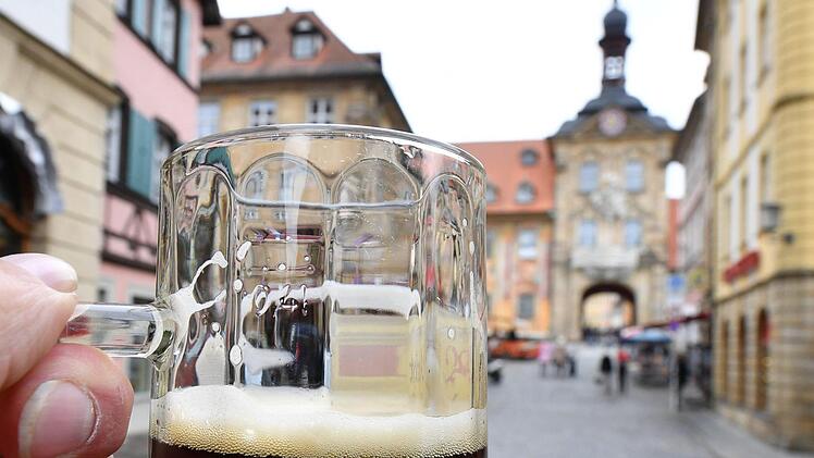3,20 Euro für ein Rauchbier im 0,4-Liter-Glas? Viele Biertrinker in Bamberg wollen lieber dem Seidla treu bleiben - bei gewohnten Preisen.  Foto: Ronald Rinklef
