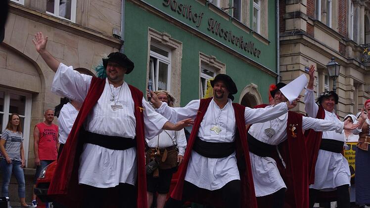 Siegessicher stellten sich die Teilnehmer vor dem Wettkampf vor. Foto: Heike Sch&uuml;lein