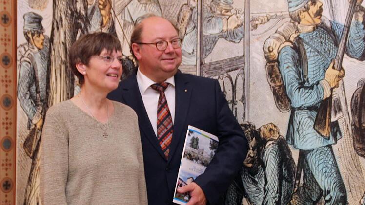 Die Ausstellungsmacher, die Historikerin Birgit Schmalz und Kulturreferent Peter Weidisch.  Foto: Werner Vogel