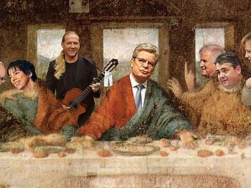 Pfarrer Ingmar Maybach (im Hintergrund, mit Gitarre) bei einem ganz besonderen Abendmahl Foto: privat