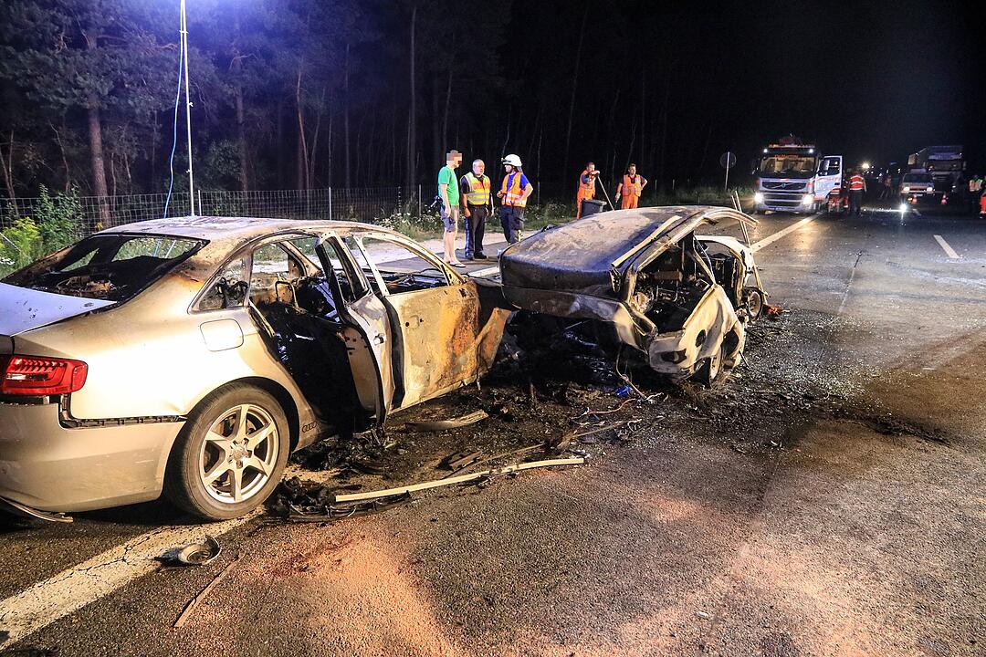 Zwei Tote, vier Schwerverletzte bei Unfall auf A3