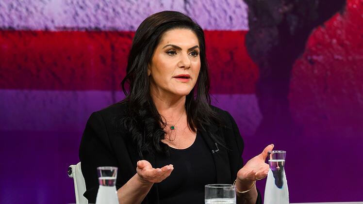 Die Exil-Iranerin Mariam Claren macht sich gro&szlig;e Sorgen um ihre Heimat.