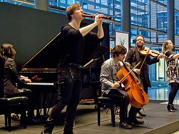 "Spark" gastierte beim Coburger "Verein" mit dem Programm "Folk Tunes" im HUK-Foyer auf der Bertelsdorfer Höhe. Foto: Jochen Berger